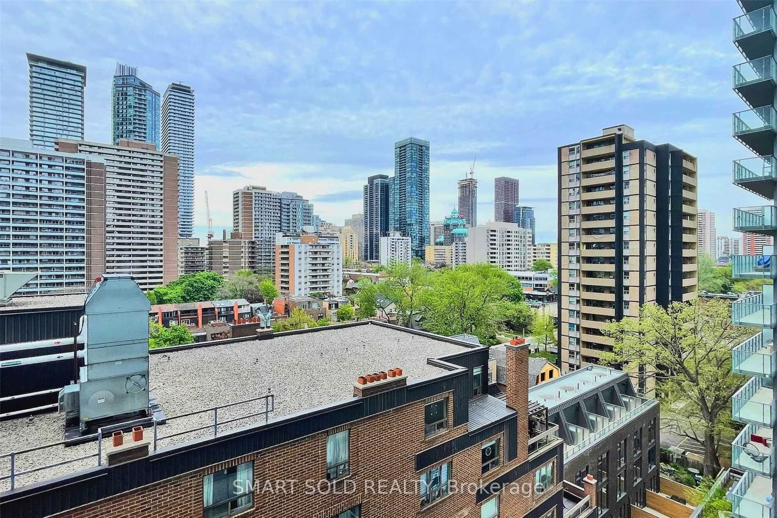 28 Wellesley St E, unit 909 for rent - image #2