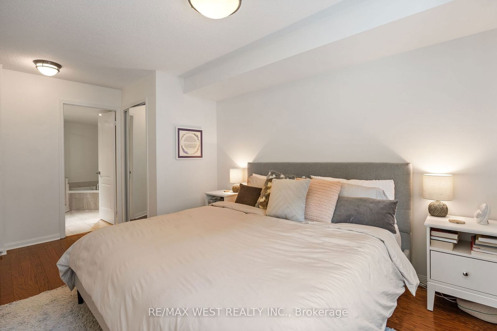 55 Lorindale Ave, unit 201 for sale - image #20