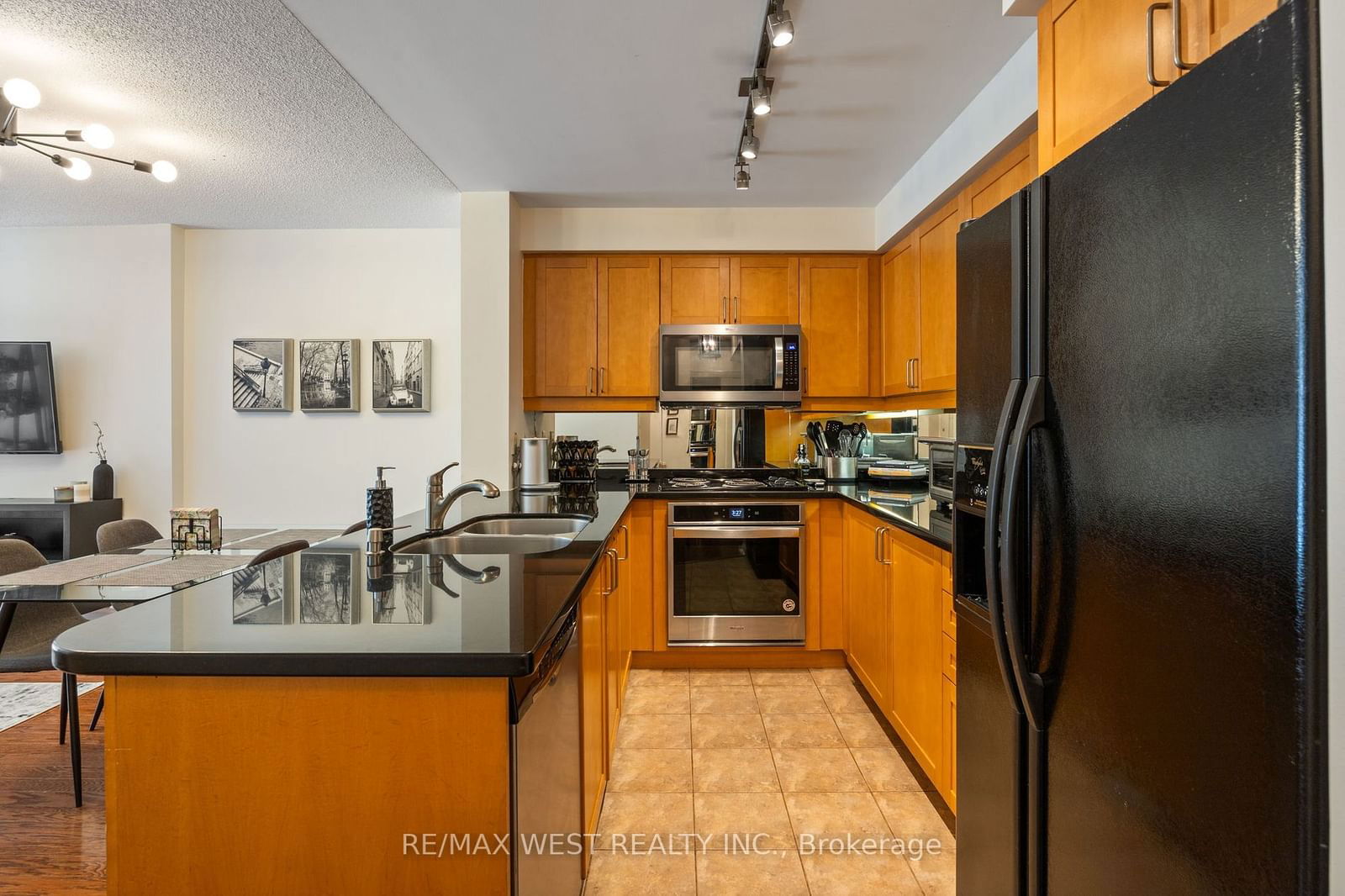 55 Lorindale Ave, unit 201 for sale - image #6