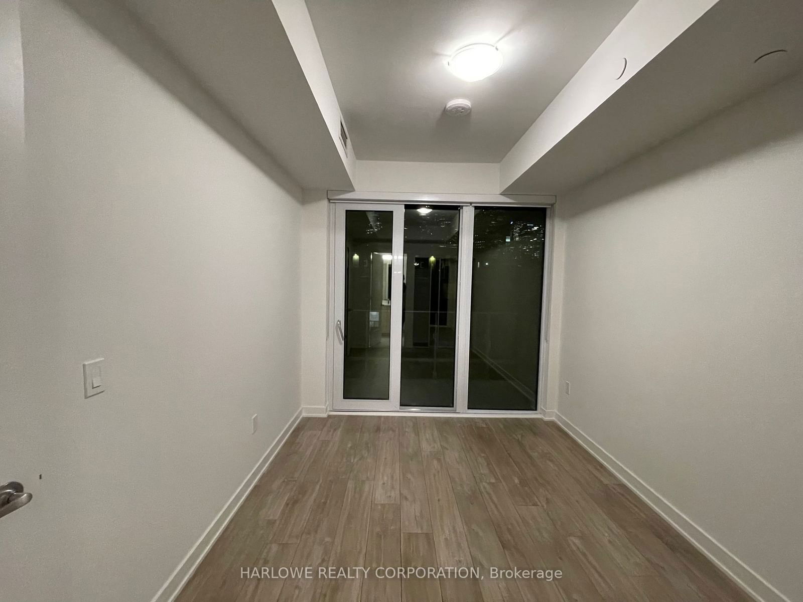 135 Lower Sherbourne St, unit 562 W for rent