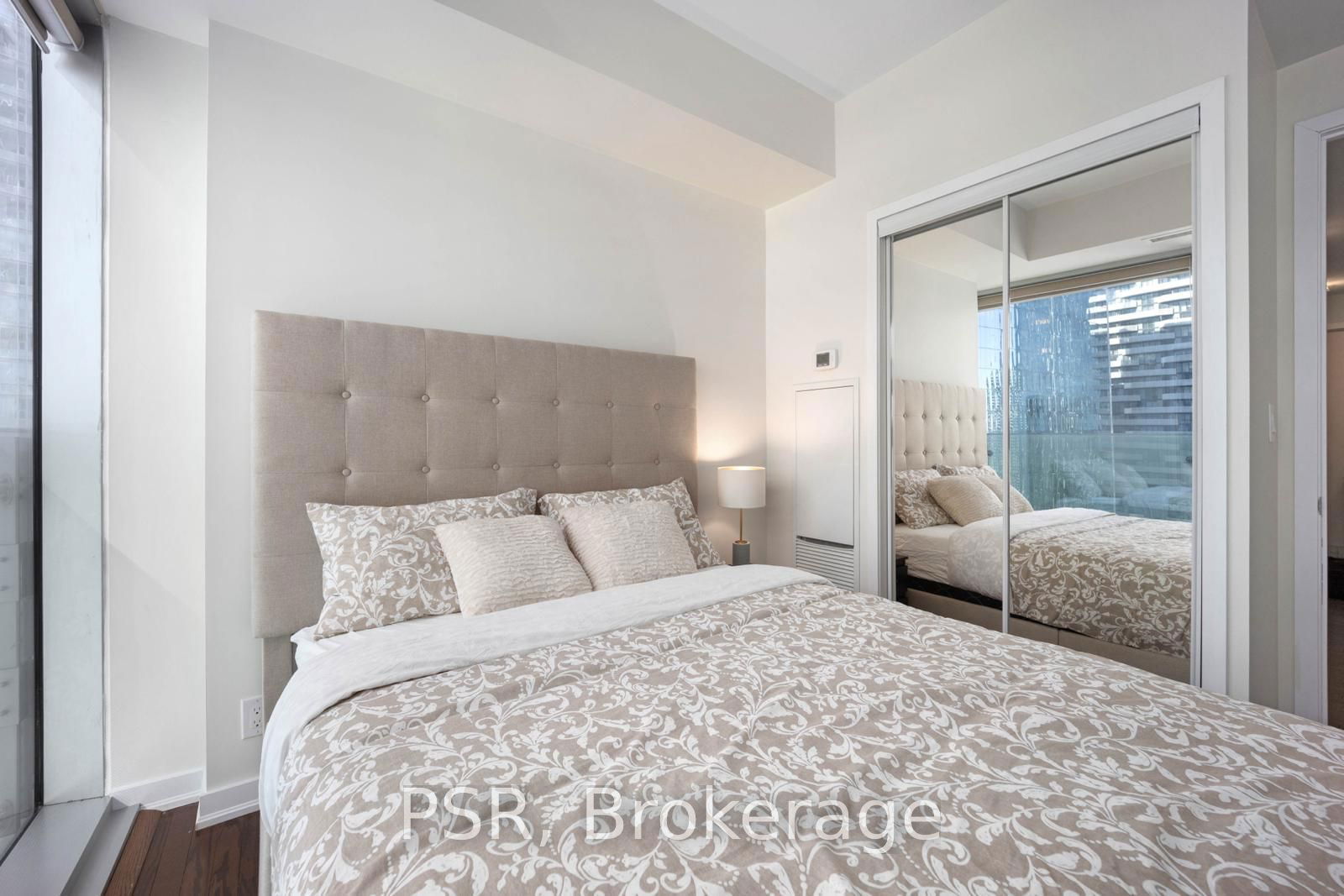 12 York St, unit 3210 for sale