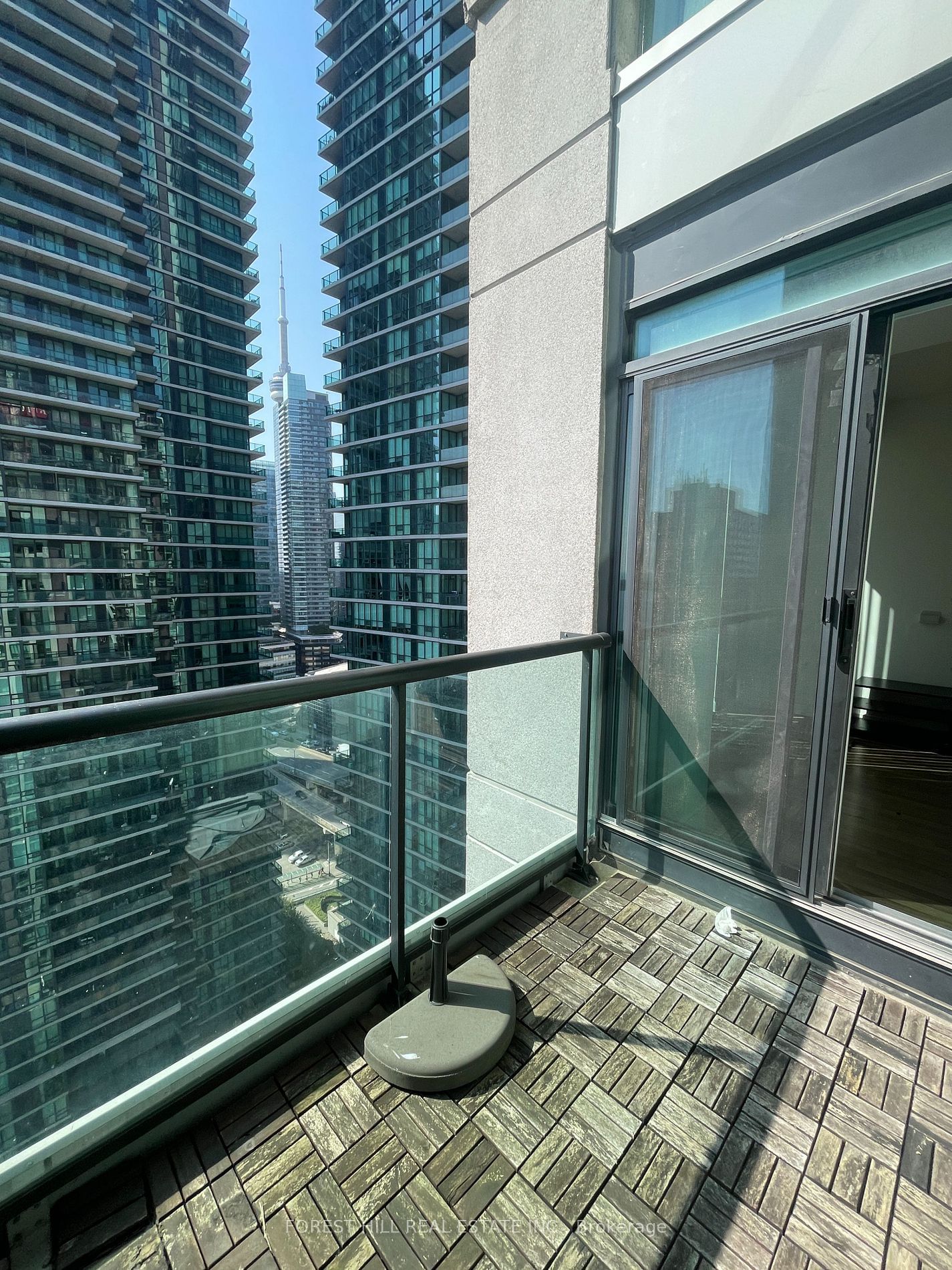 12 Yonge St S, unit 2709 for rent - image #13