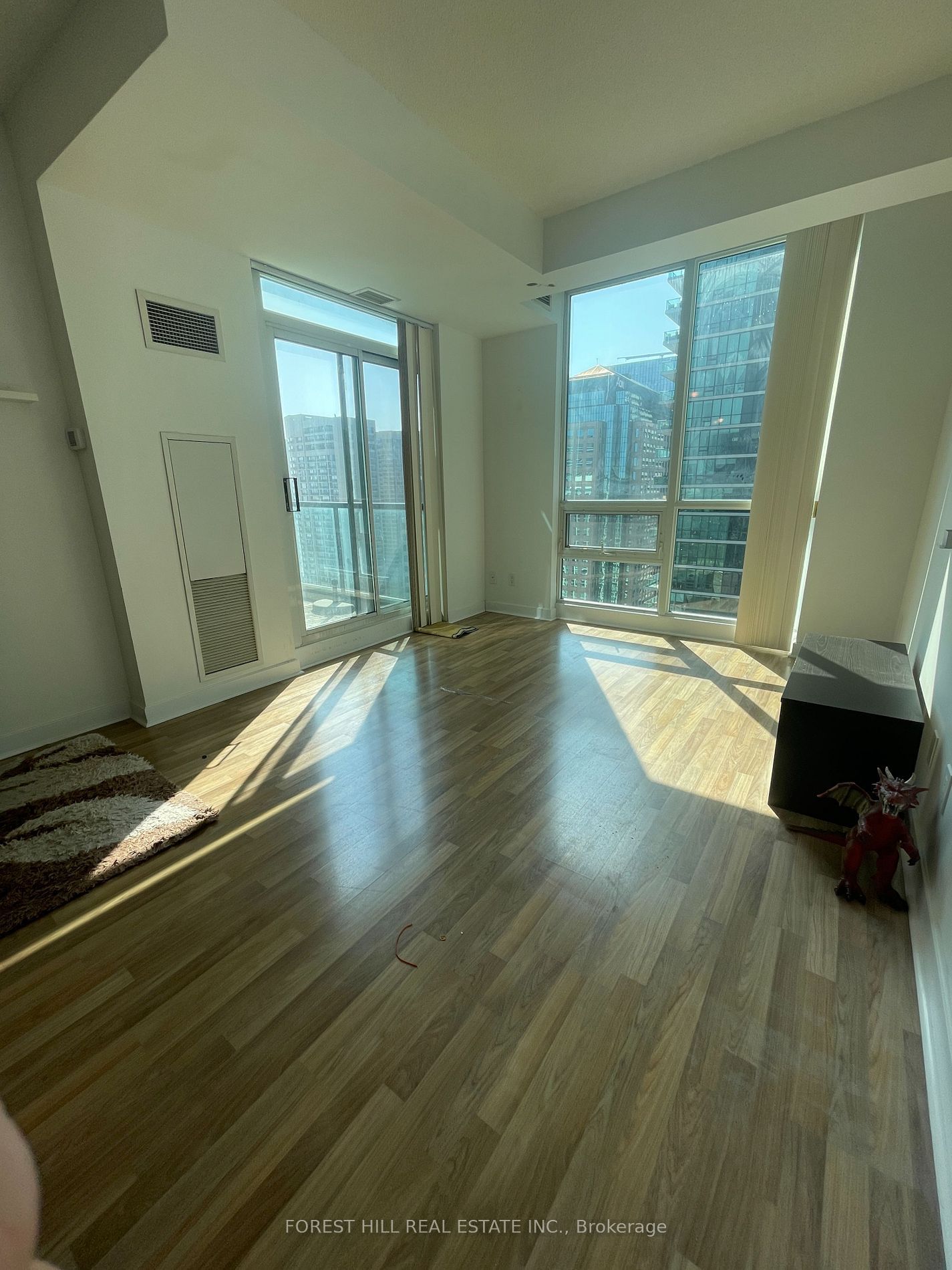 12 Yonge St S, unit 2709 for rent - image #5