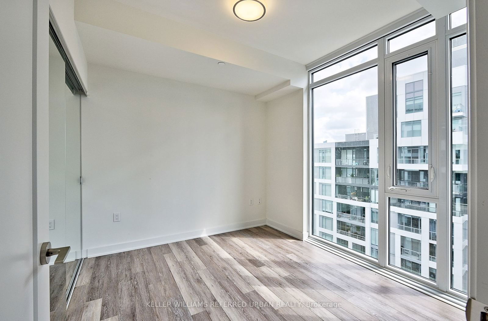 27 Bathurst St, unit 1618 for rent