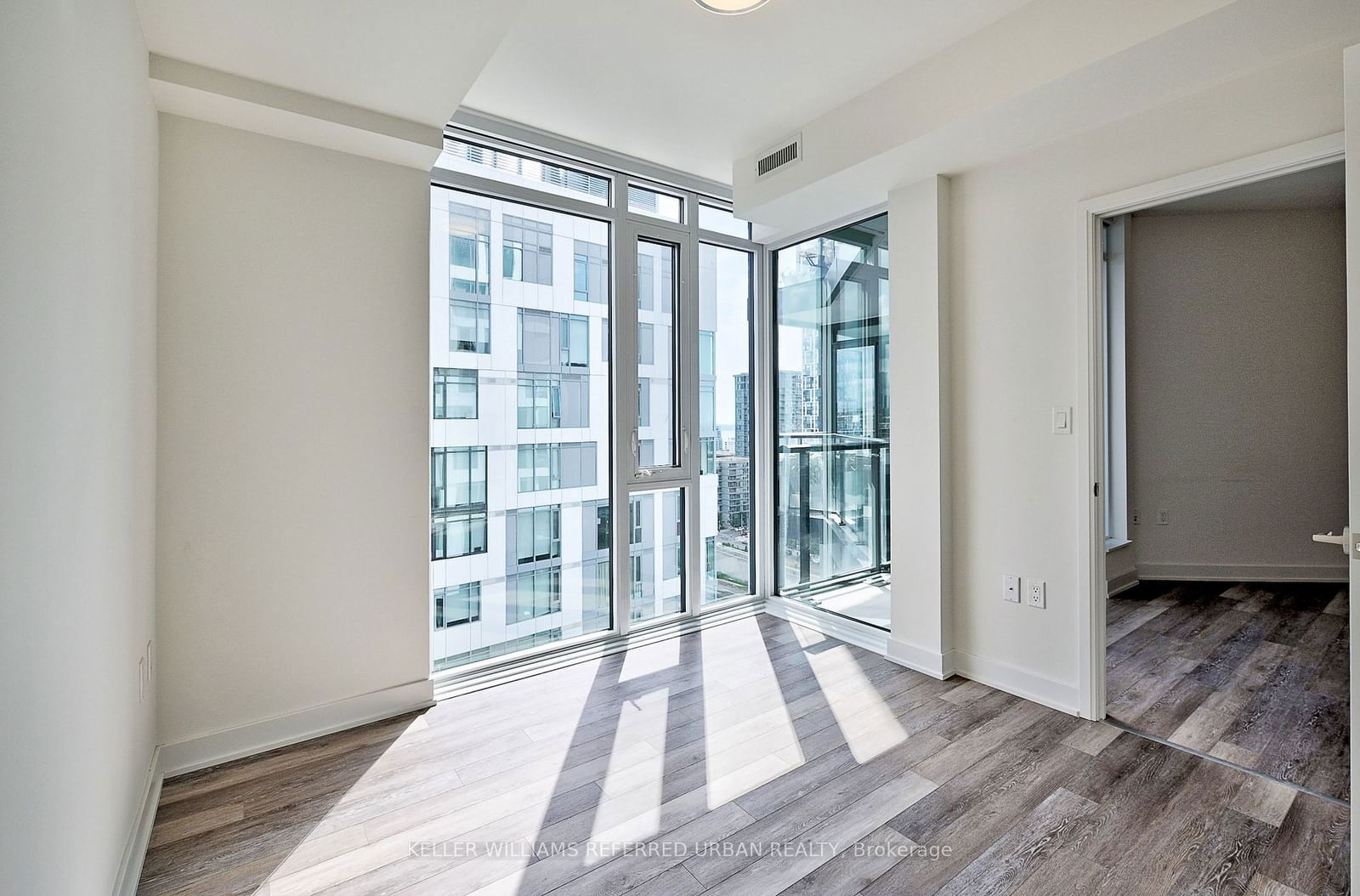 27 Bathurst St, unit 1618 for rent