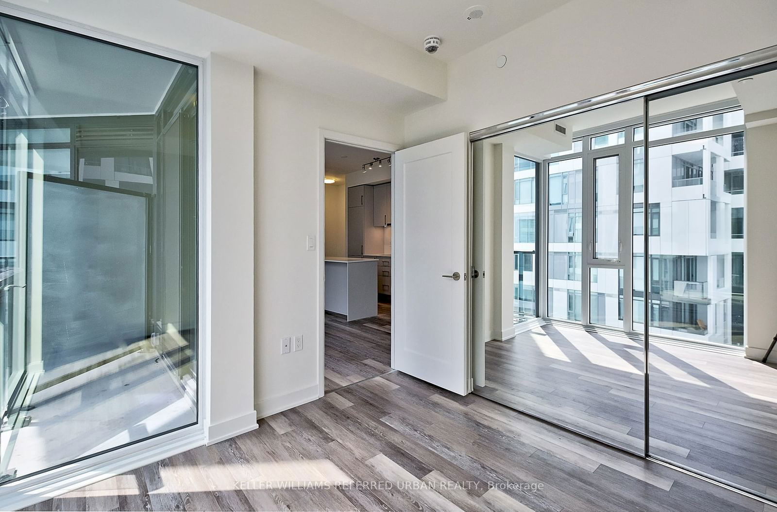 27 Bathurst St, unit 1618 for rent - image #19