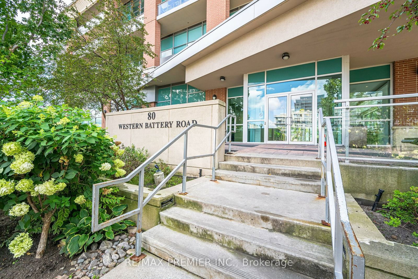 80 Western Battery Rd, unit 1606 for sale - image #2