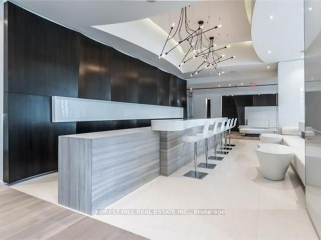 1 Bloor St E, unit 4701 for rent