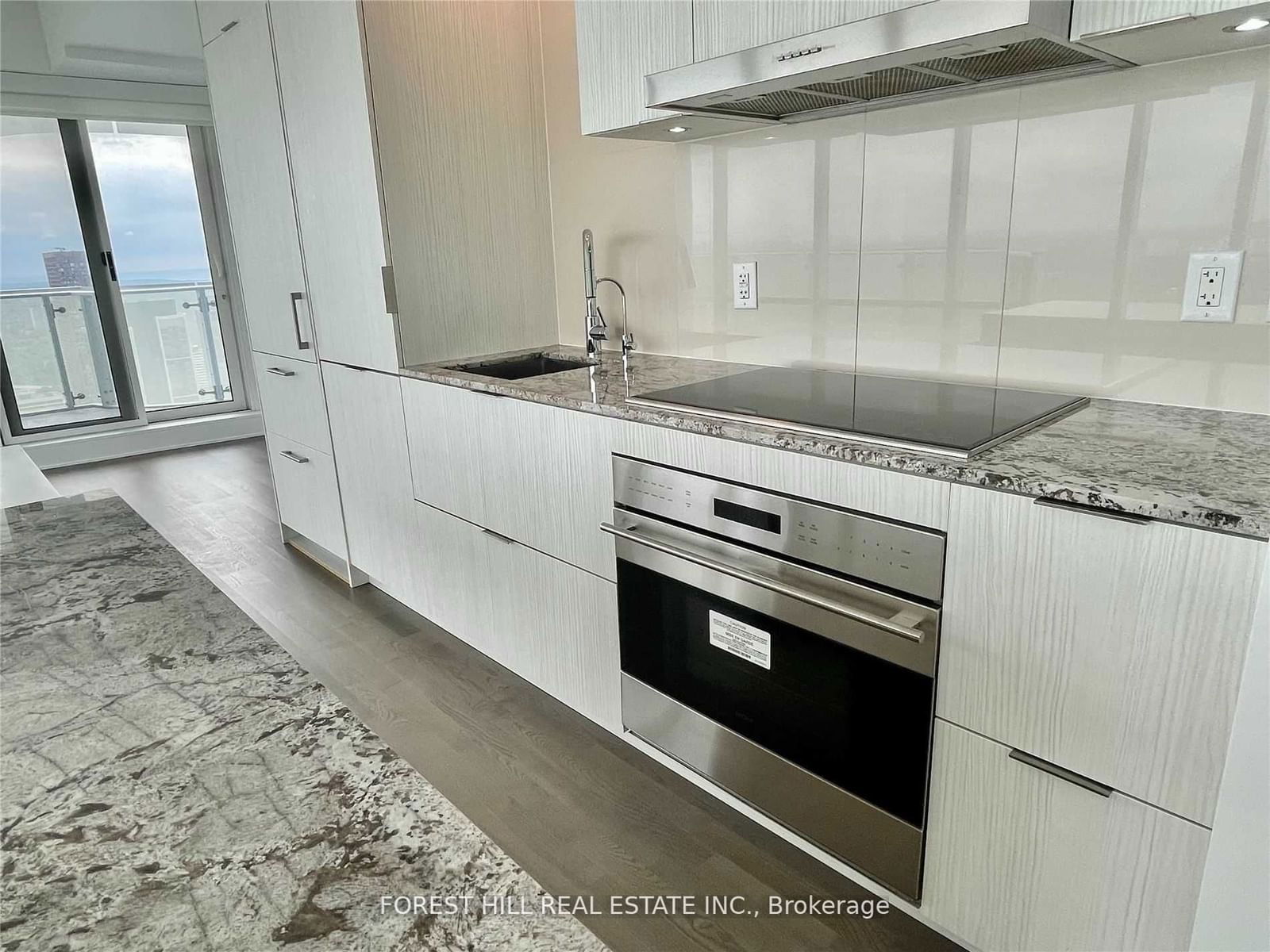 1 Bloor St E, unit 4701 for rent