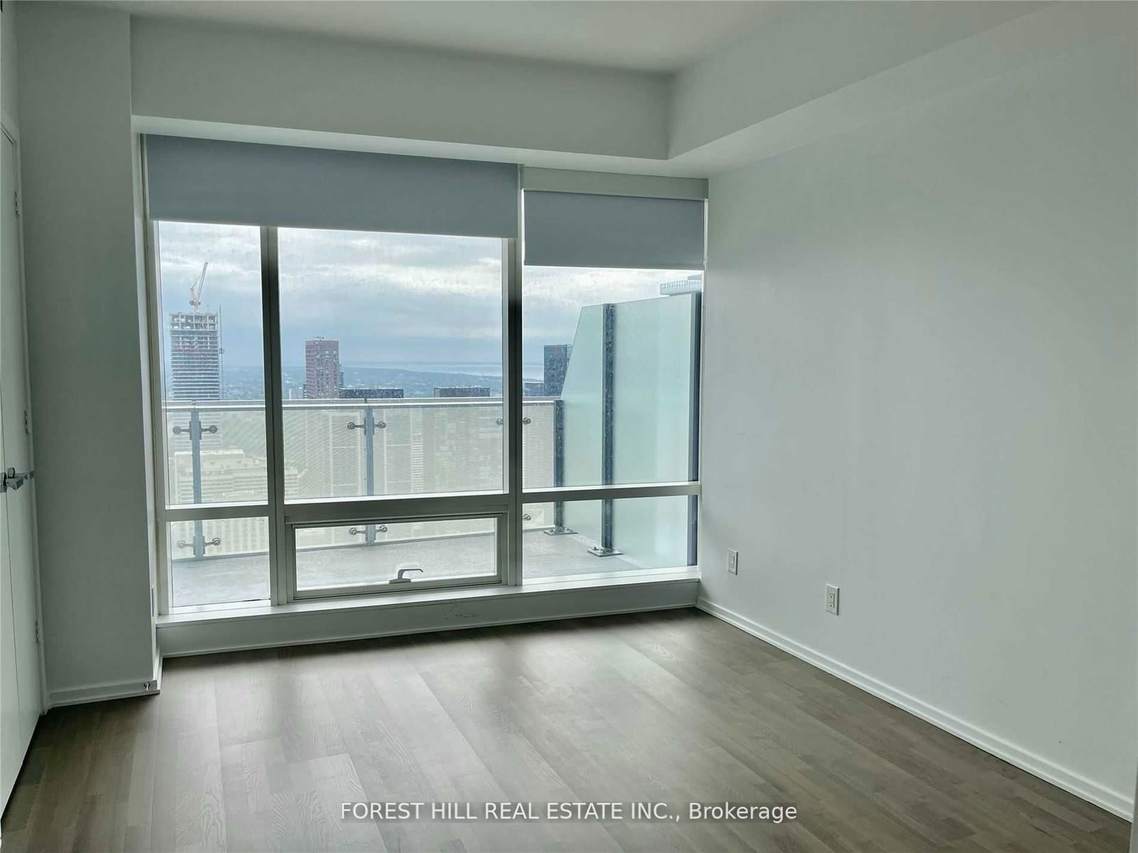 1 Bloor St E, unit 4701 for rent - image #8