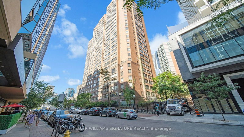 633 Bay St, unit 2408 for rent