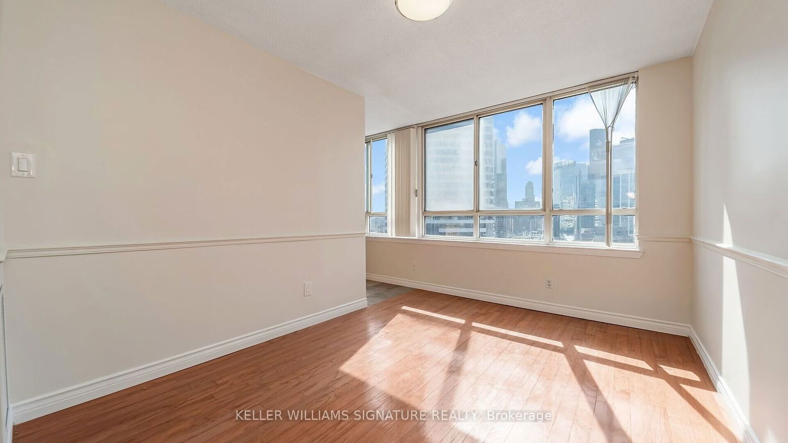 633 Bay St, unit 2408 for rent - image #17