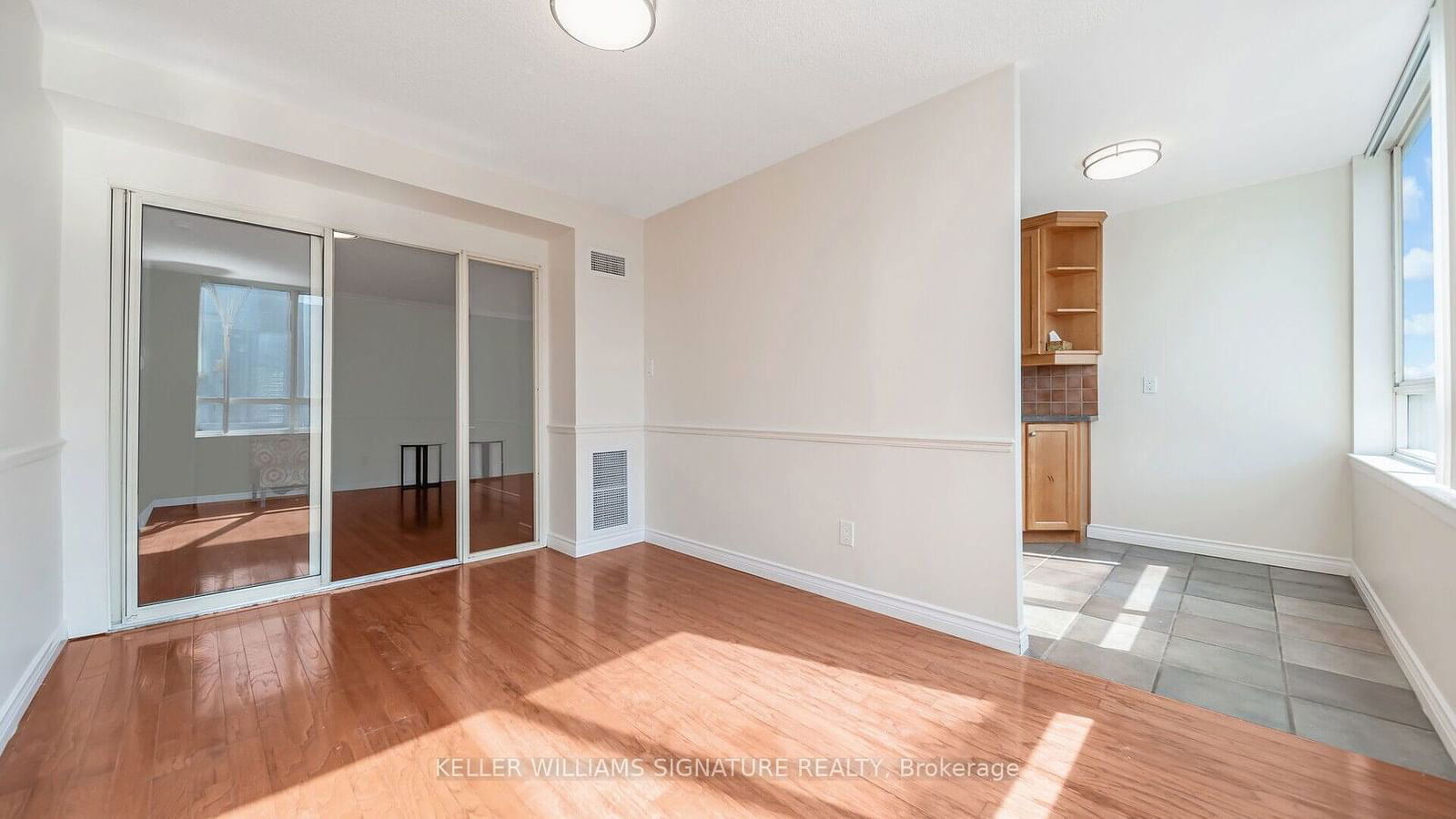 633 Bay St, unit 2408 for rent - image #18