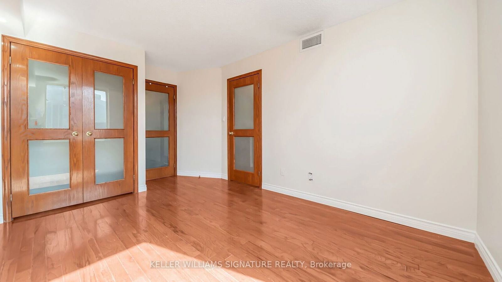 633 Bay St, unit 2408 for rent