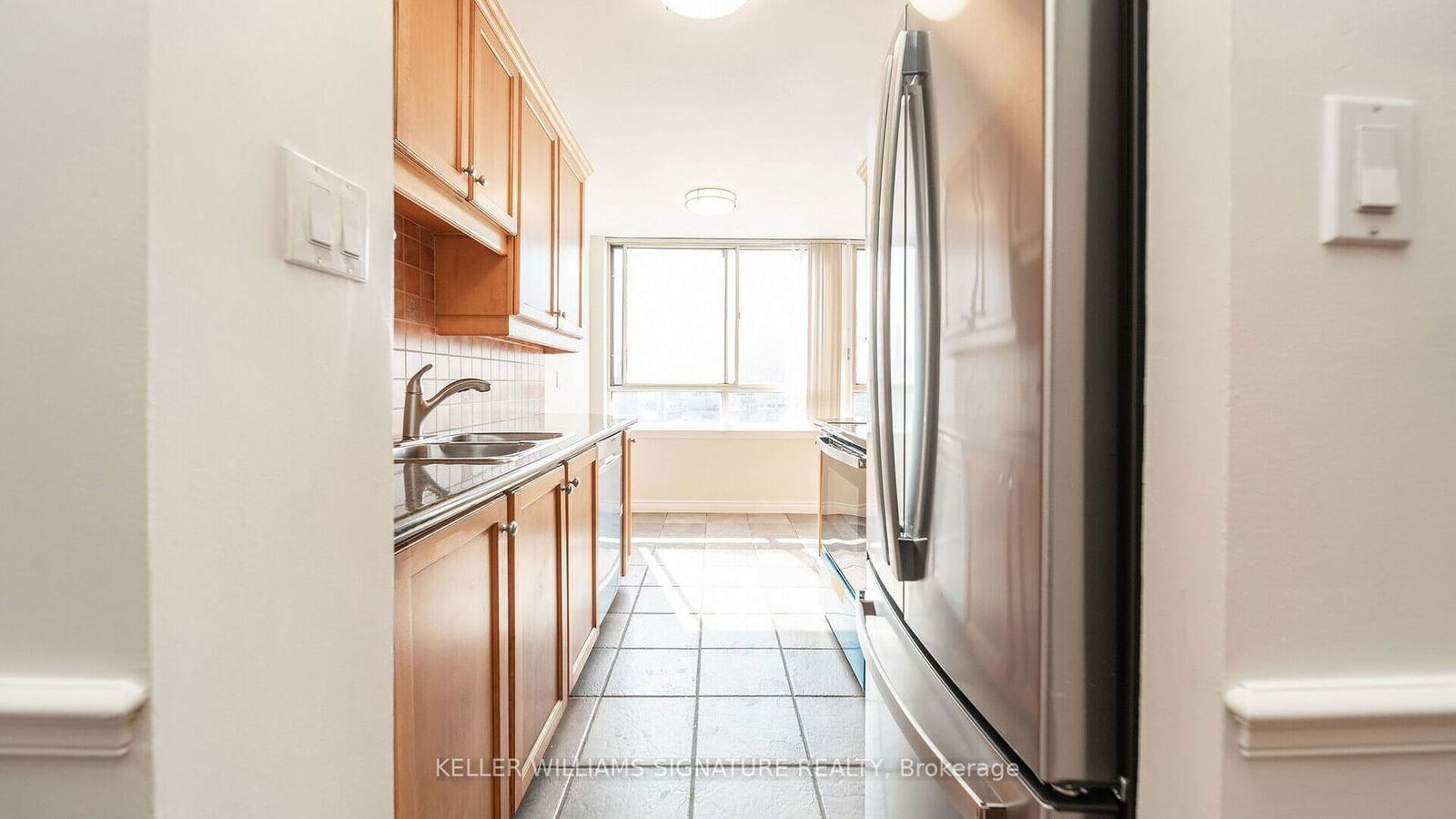 633 Bay St, unit 2408 for rent