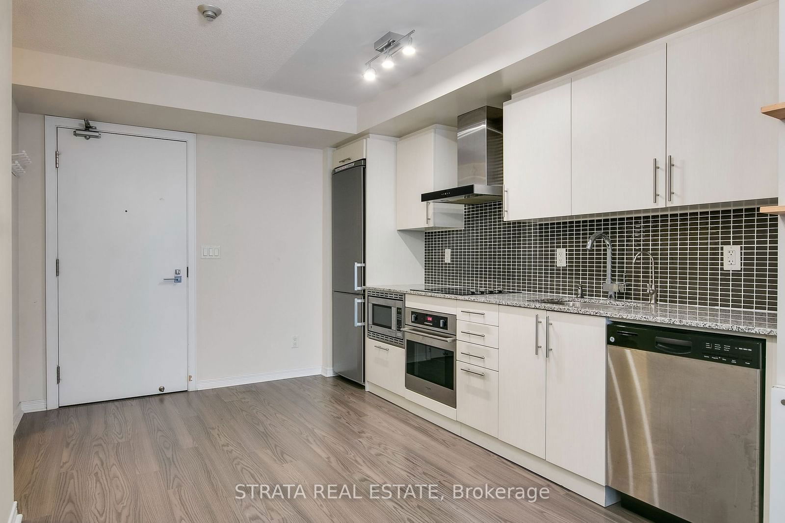 352 Front St W, unit 522 for sale - image #11