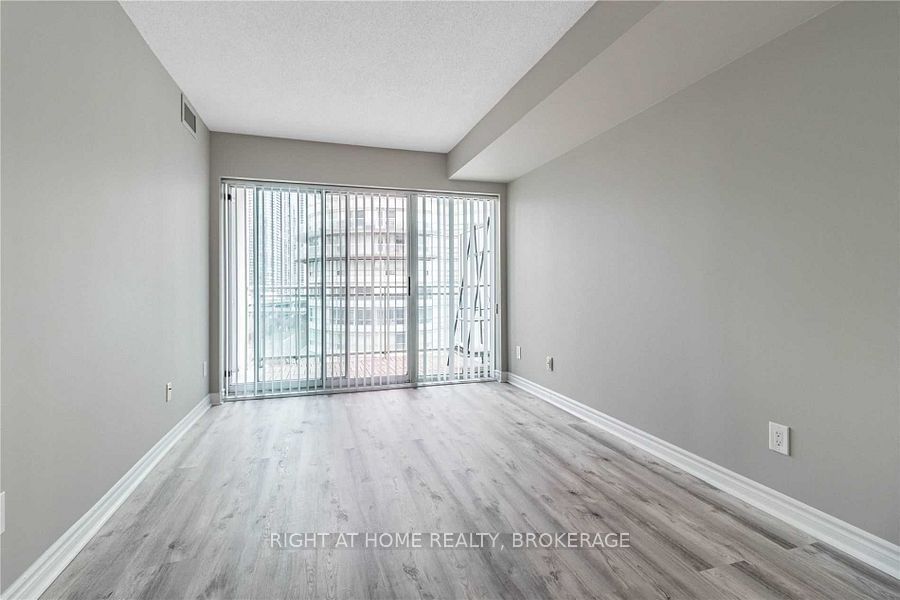 600 Queens Quay W, unit 805 for rent