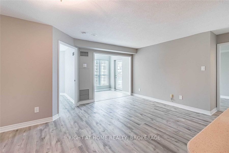 600 Queens Quay W, unit 805 for rent