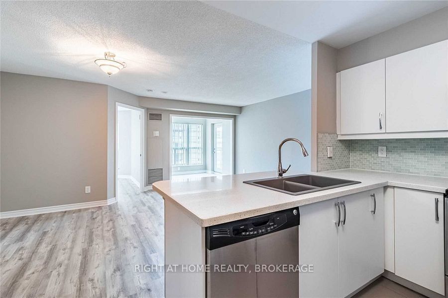 600 Queens Quay W, unit 805 for rent