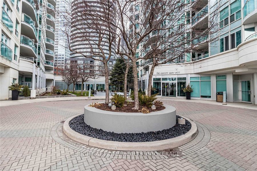 600 Queens Quay W, unit 805 for rent