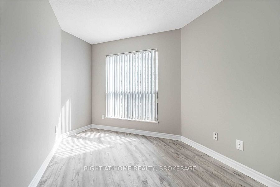 600 Queens Quay W, unit 805 for rent