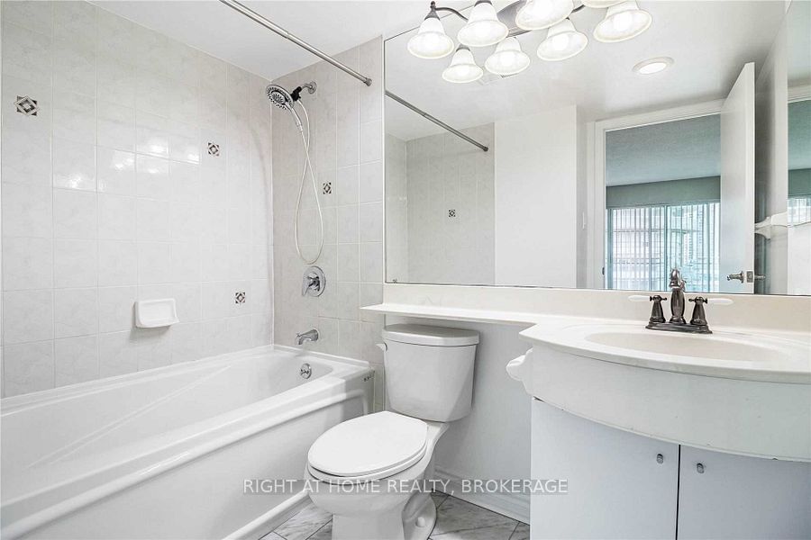 600 Queens Quay W, unit 805 for rent - image #9