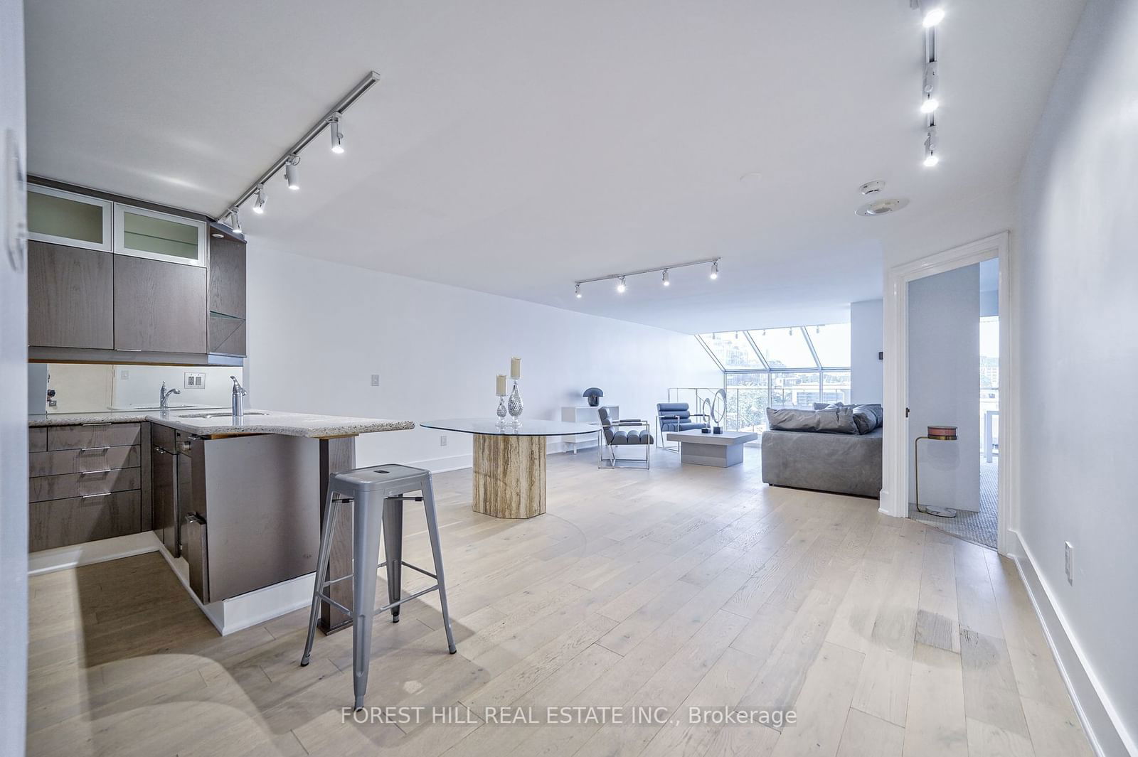 110 Bloor St, unit 402 for rent - image #6