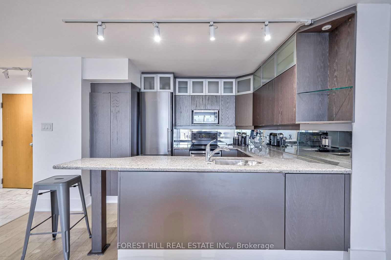 110 Bloor St, unit 402 for rent - image #7