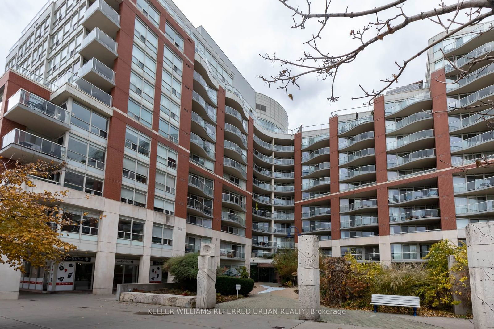 550 Queens Quay W, unit 1022 for sale