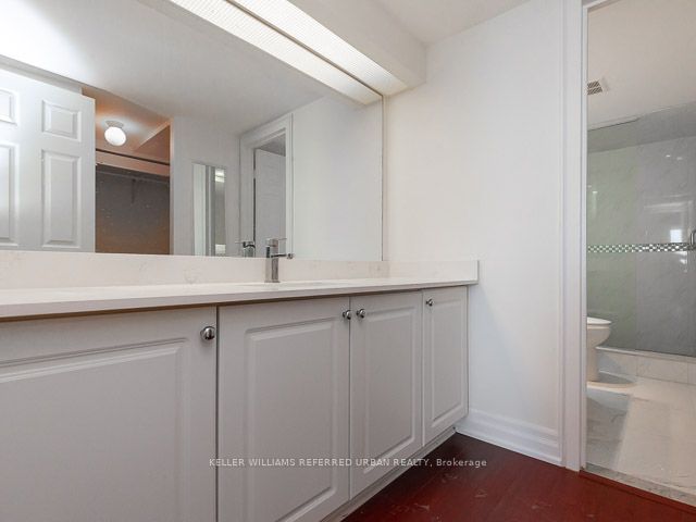 77 Harbour Sq, unit 3008 for rent