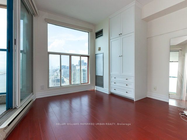 77 Harbour Sq, unit 3008 for rent