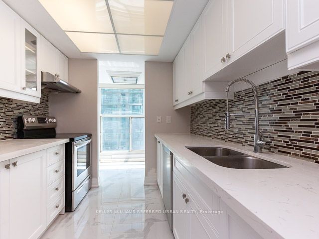 77 Harbour Sq, unit 3008 for rent - image #8