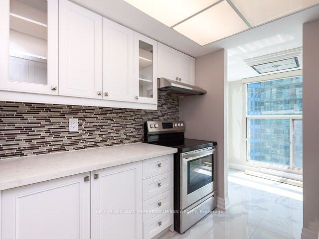 77 Harbour Sq, unit 3008 for rent - image #9