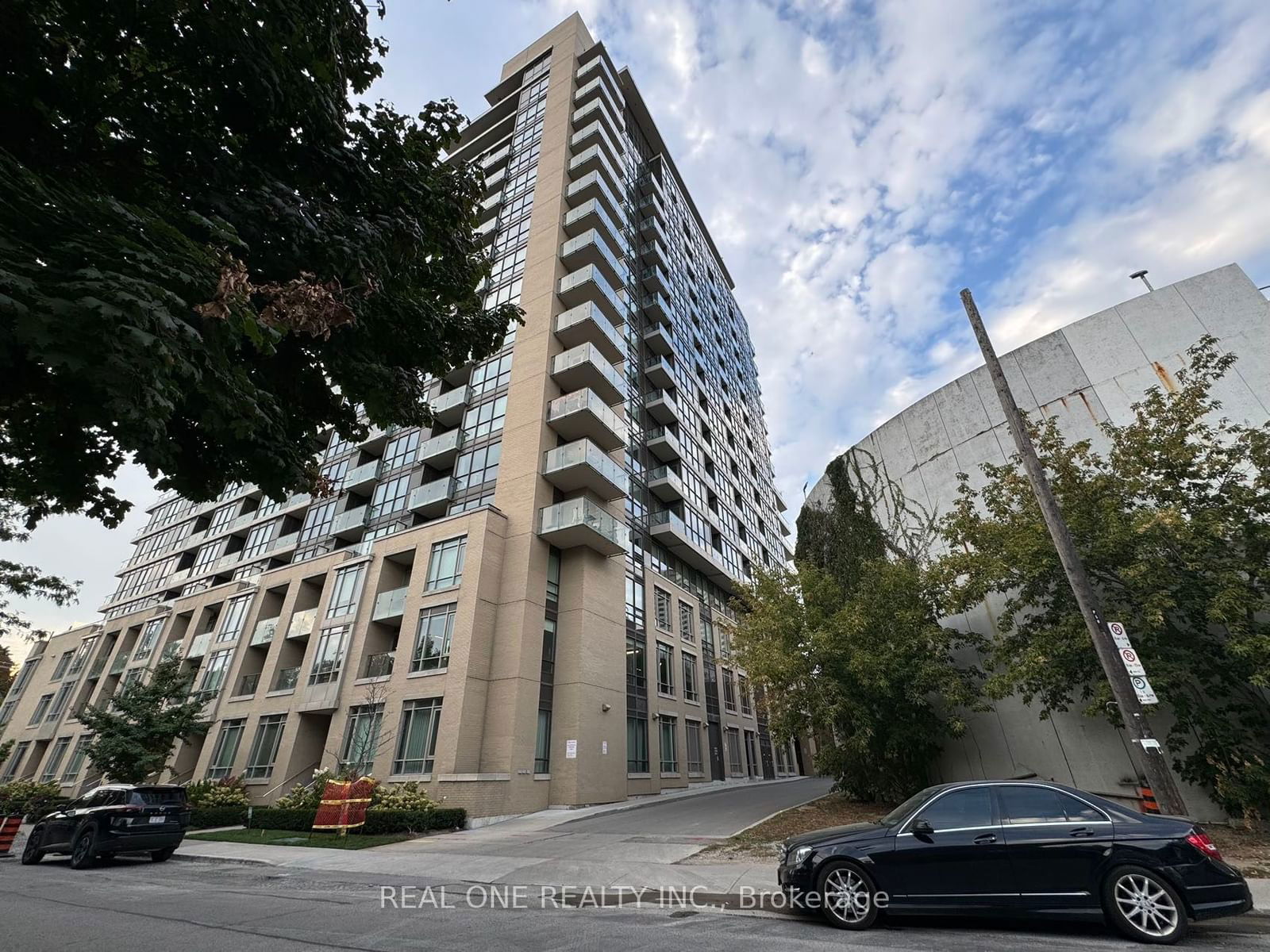 60 Berwick Ave, unit 802 for rent