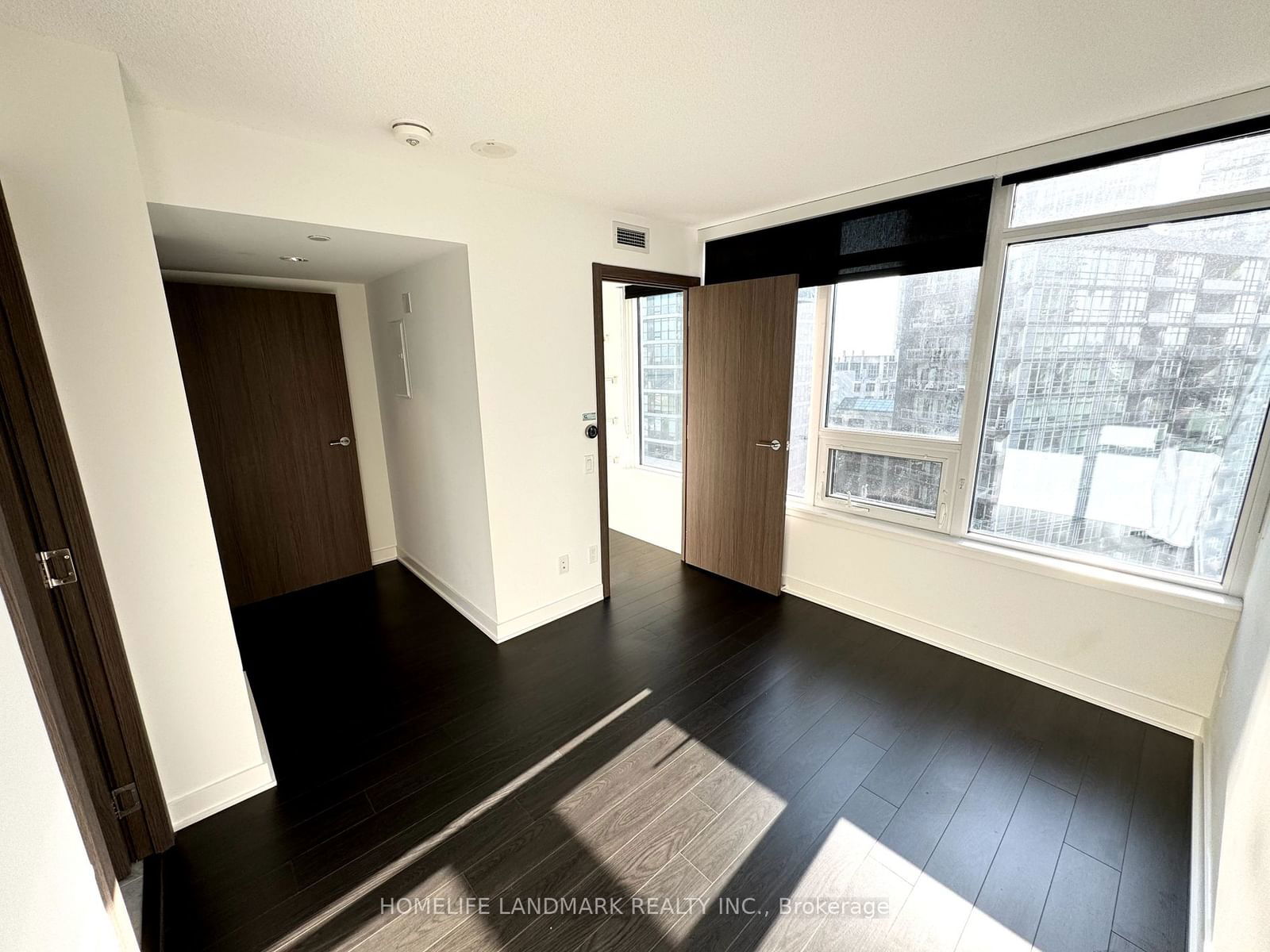 19 Bathurst St, unit 1512 for sale