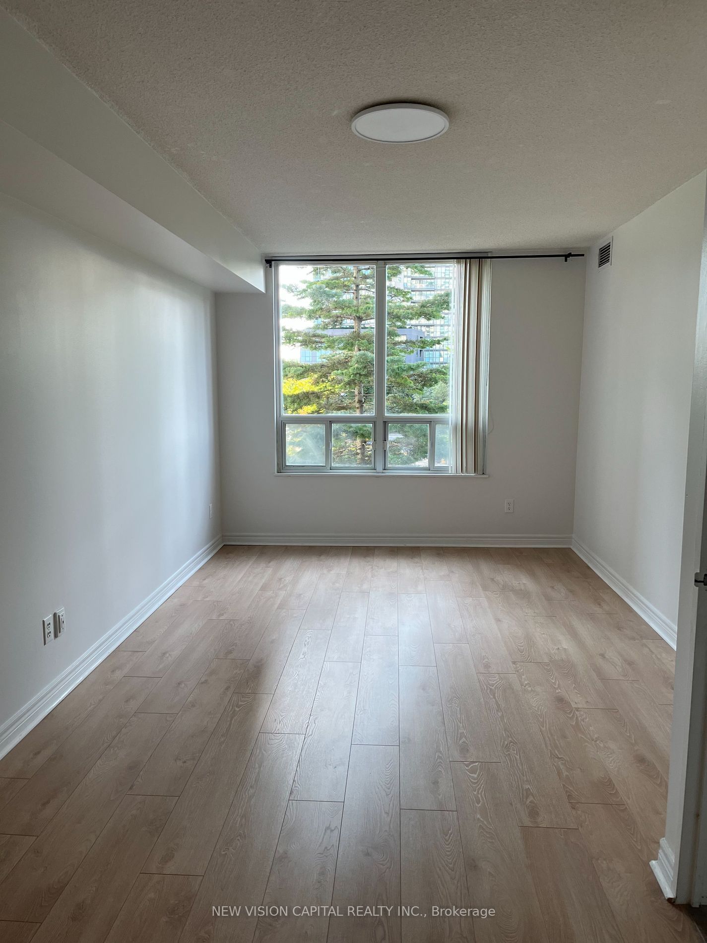 35 Empress Ave, unit 707 for rent