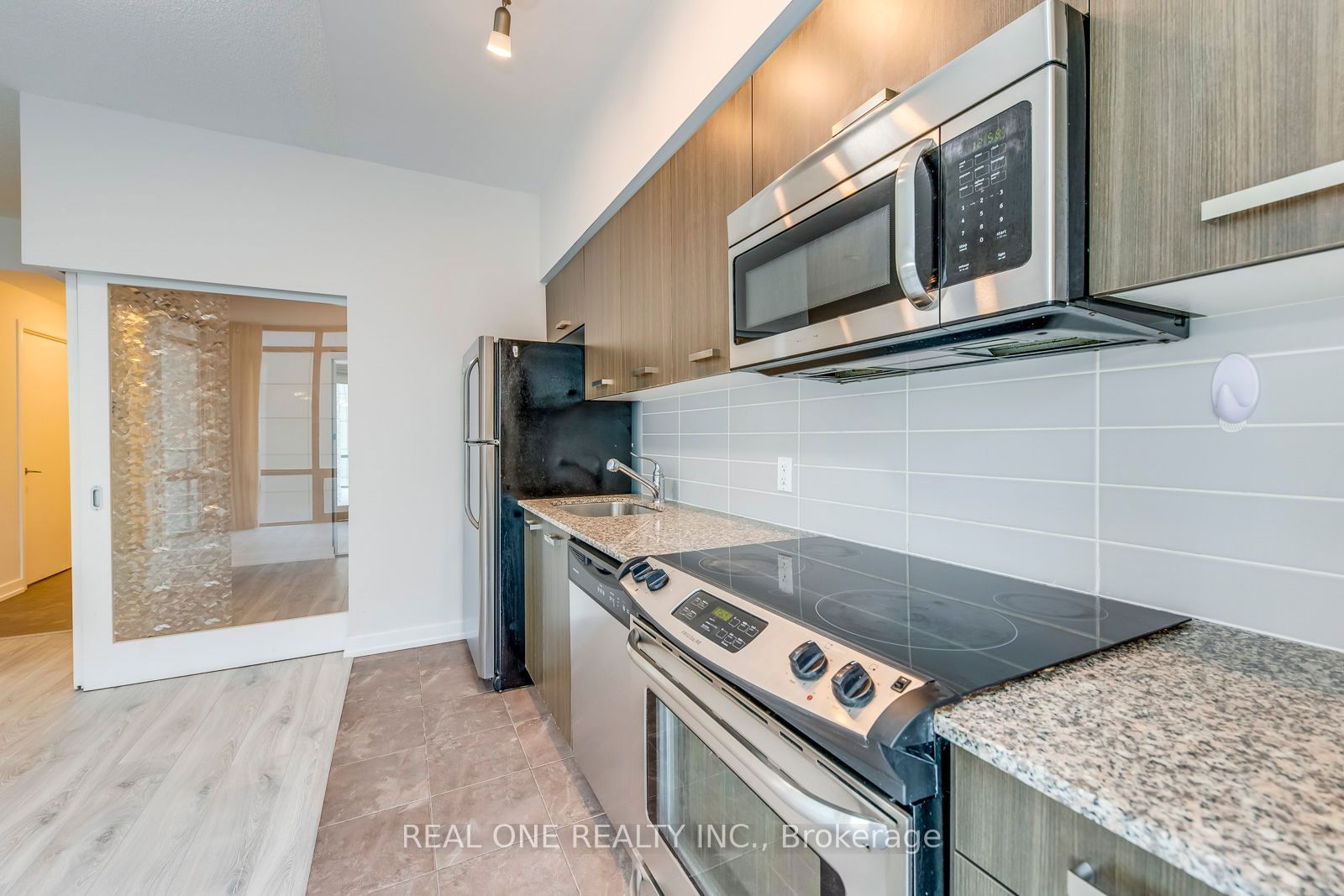 832 Bay St, unit 1402 for rent