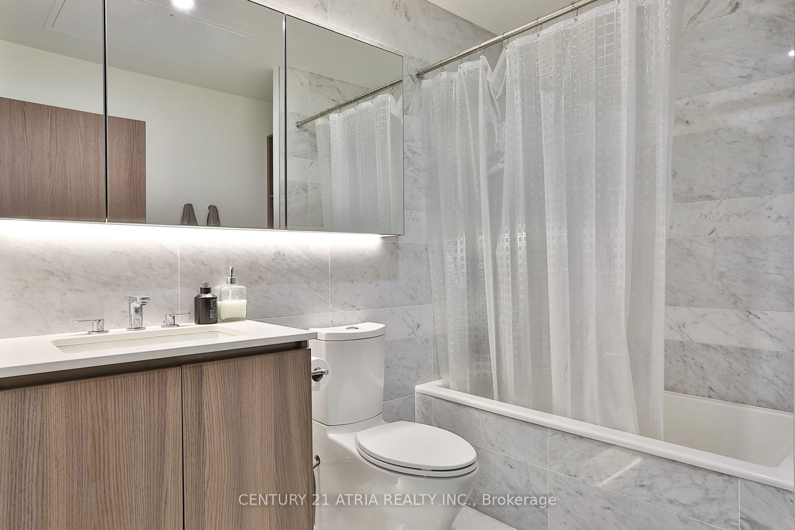 19 Bathurst St, unit 3715 for rent