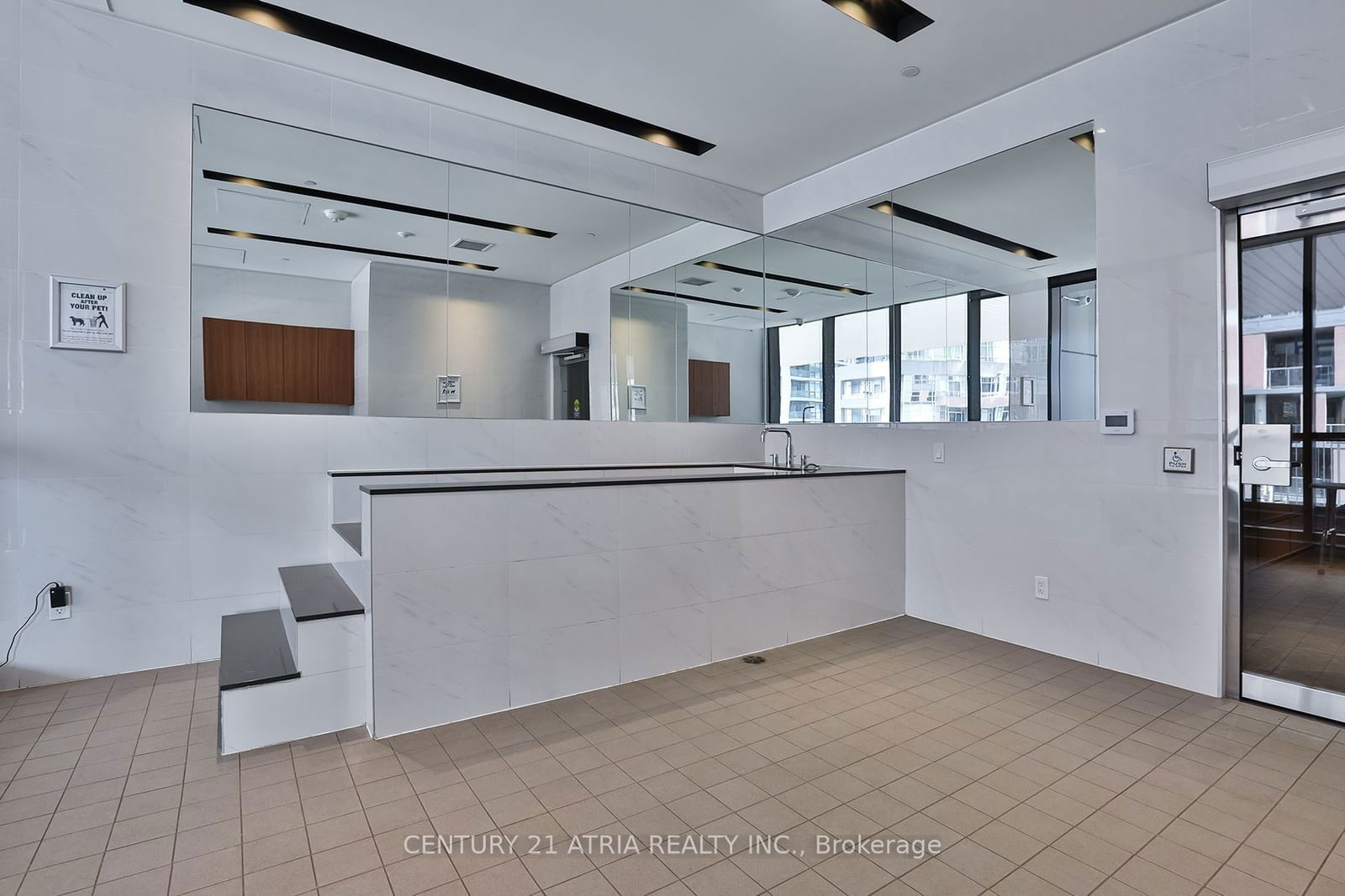 19 Bathurst St, unit 3715 for rent