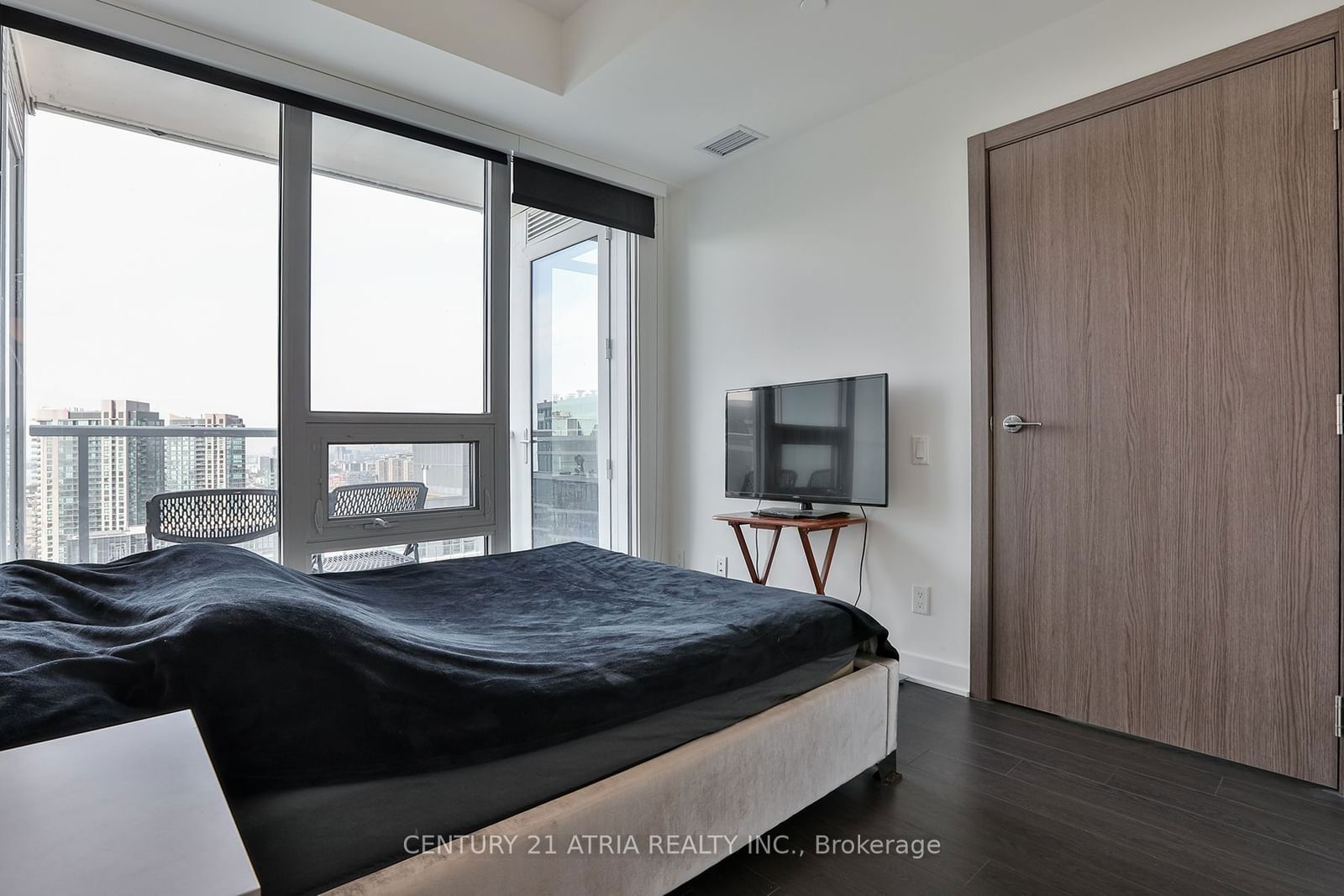 19 Bathurst St, unit 3715 for rent