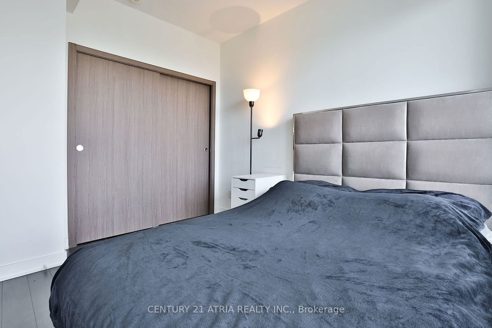 19 Bathurst St, unit 3715 for rent