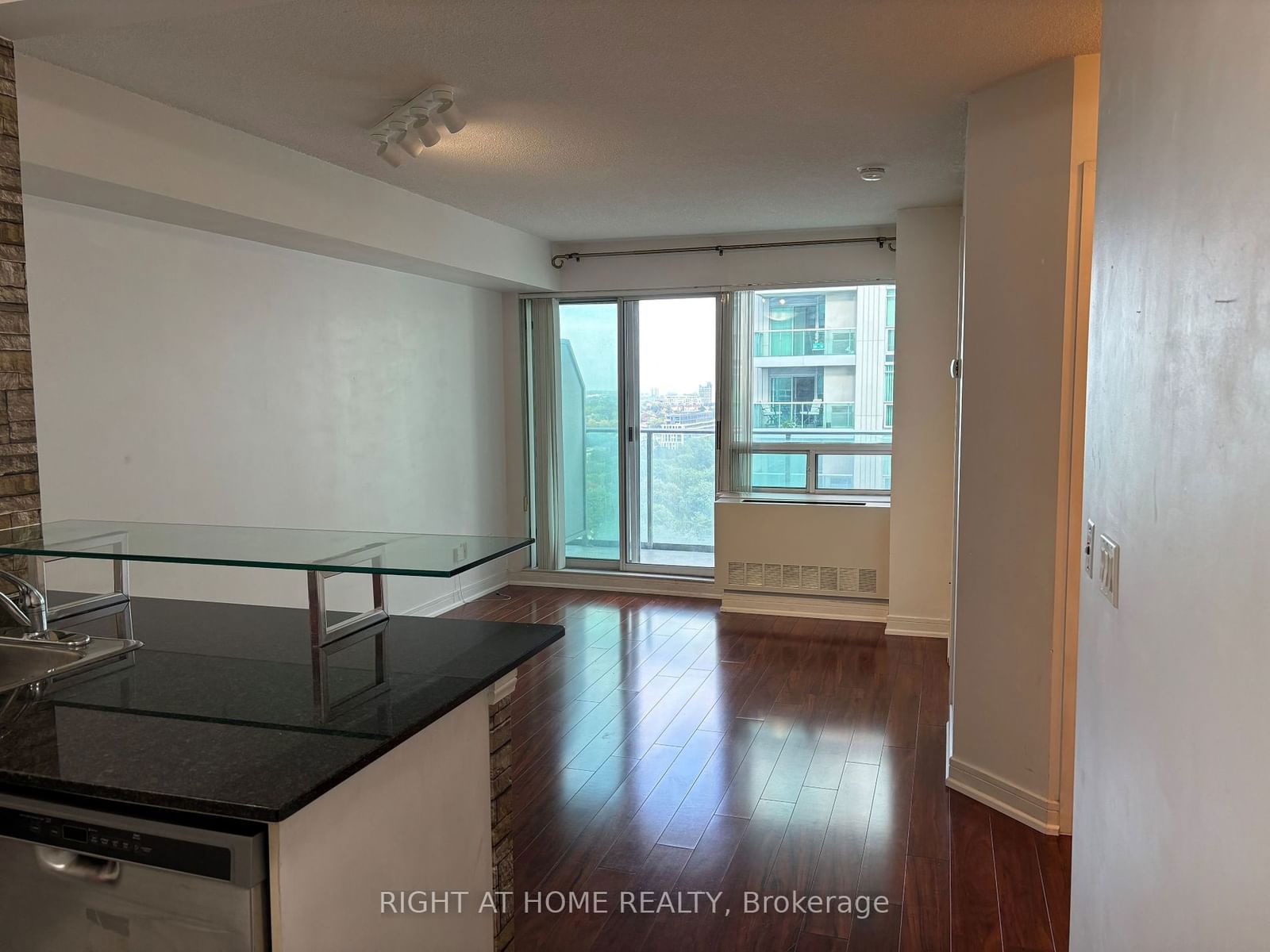 35 Bales Ave, unit 2110 for rent