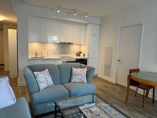 158 Front St E, unit 403 for rent