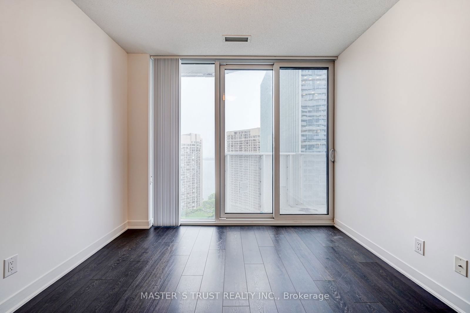 88 Harbour St, unit 2809 for rent