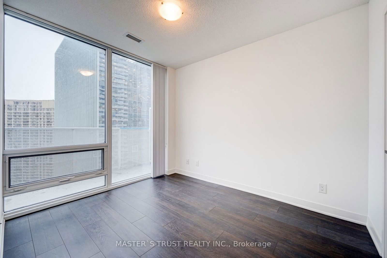 88 Harbour St, unit 2809 for rent