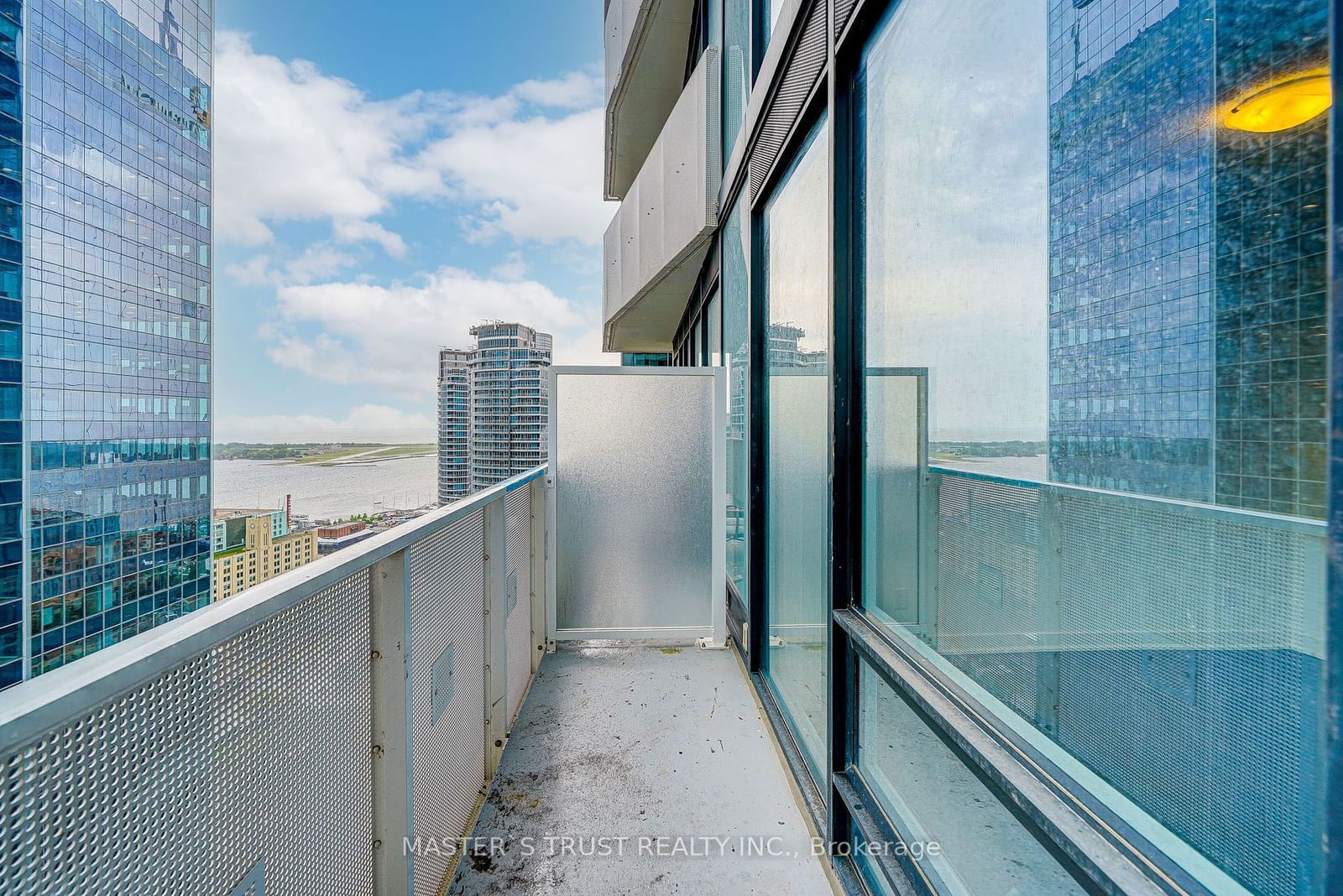 88 Harbour St, unit 2809 for rent