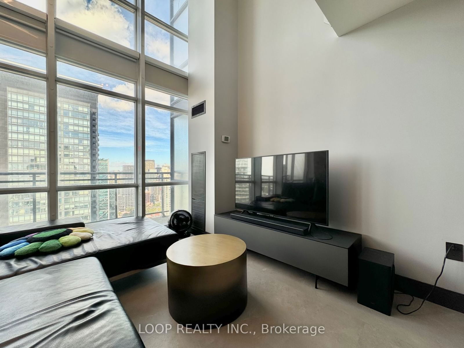 15 Fort York Blvd, unit 4605 for rent