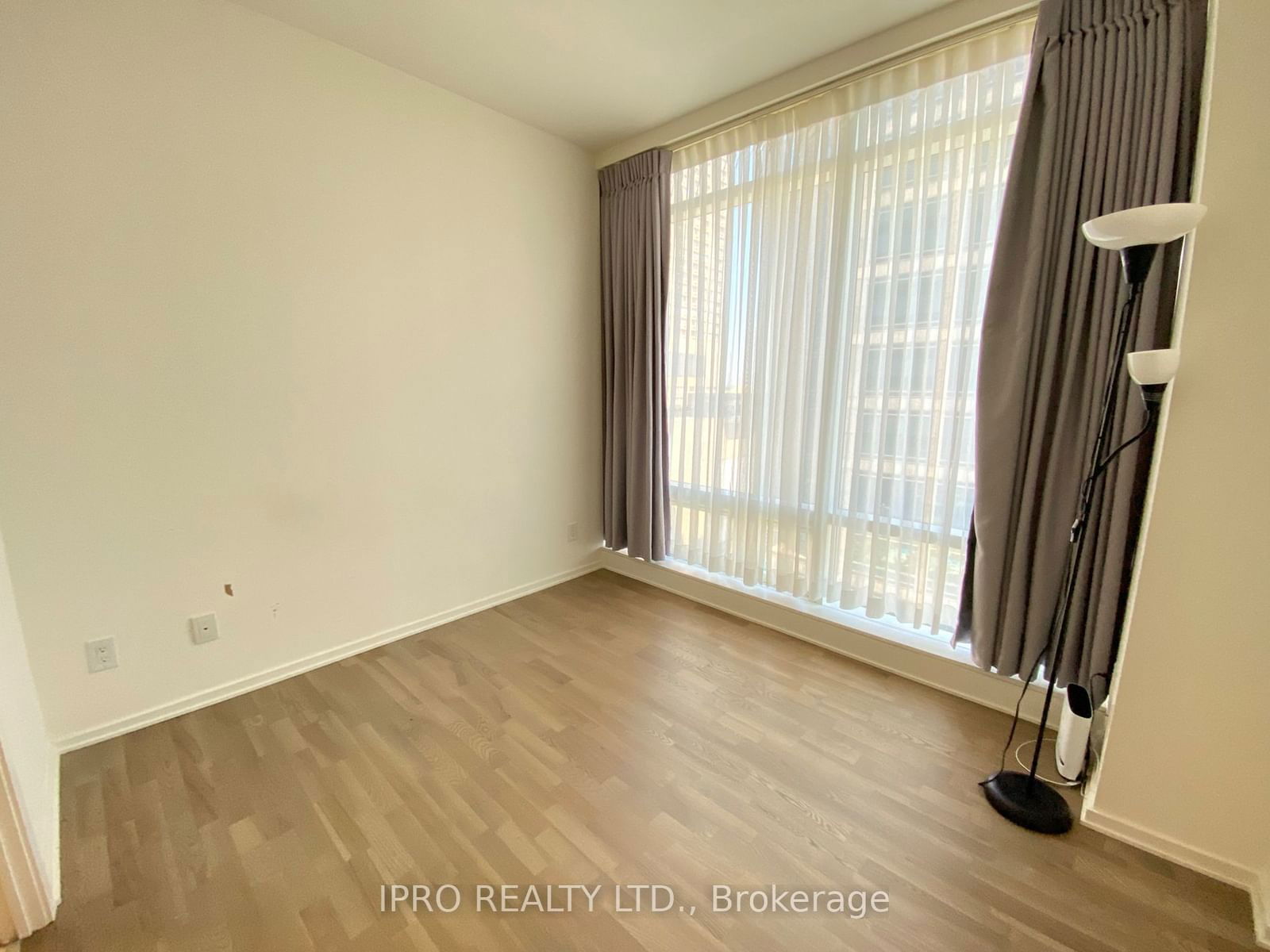 1 Bloor St E, unit 1004 for rent