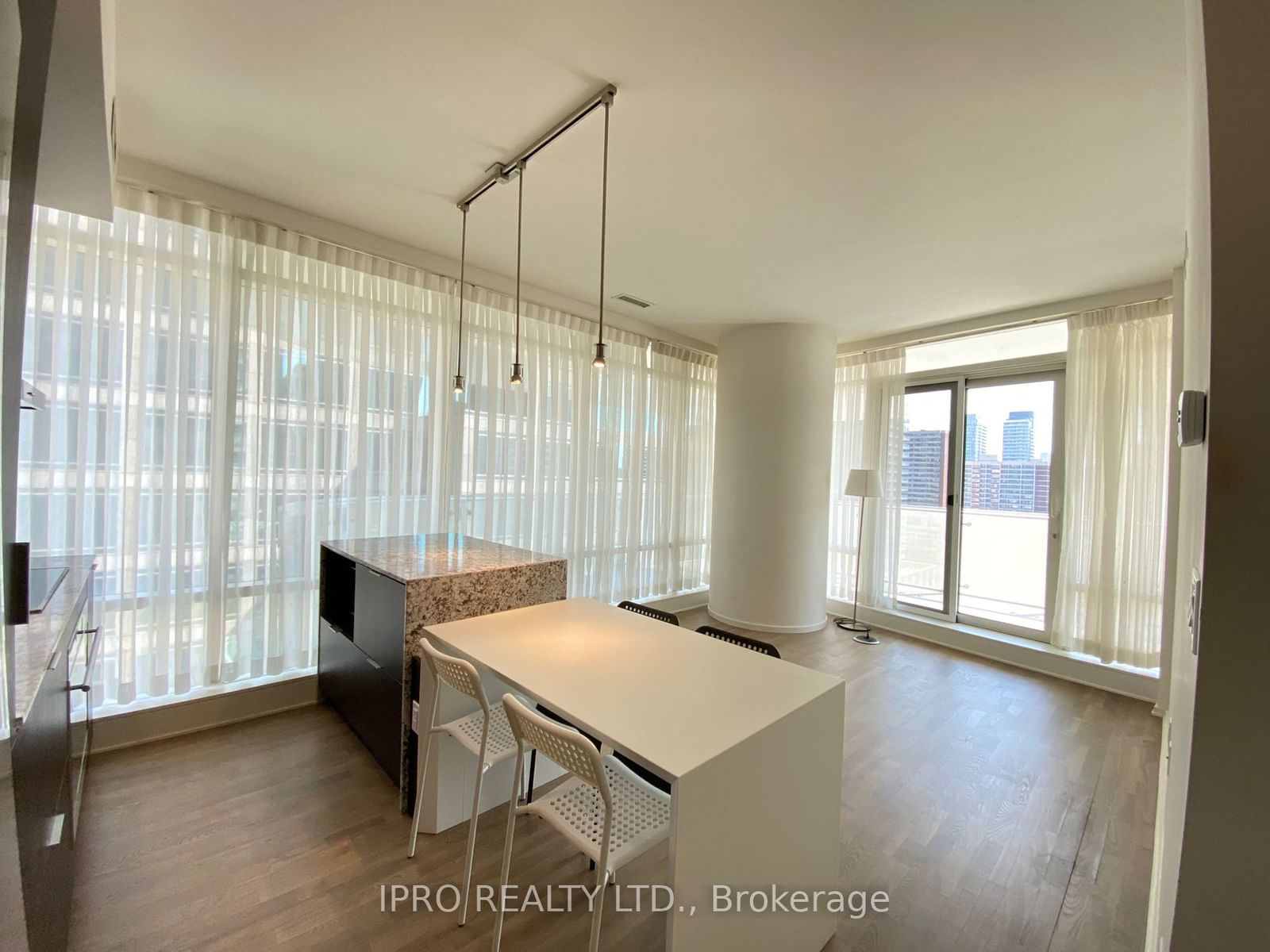 1 Bloor St E, unit 1004 for rent