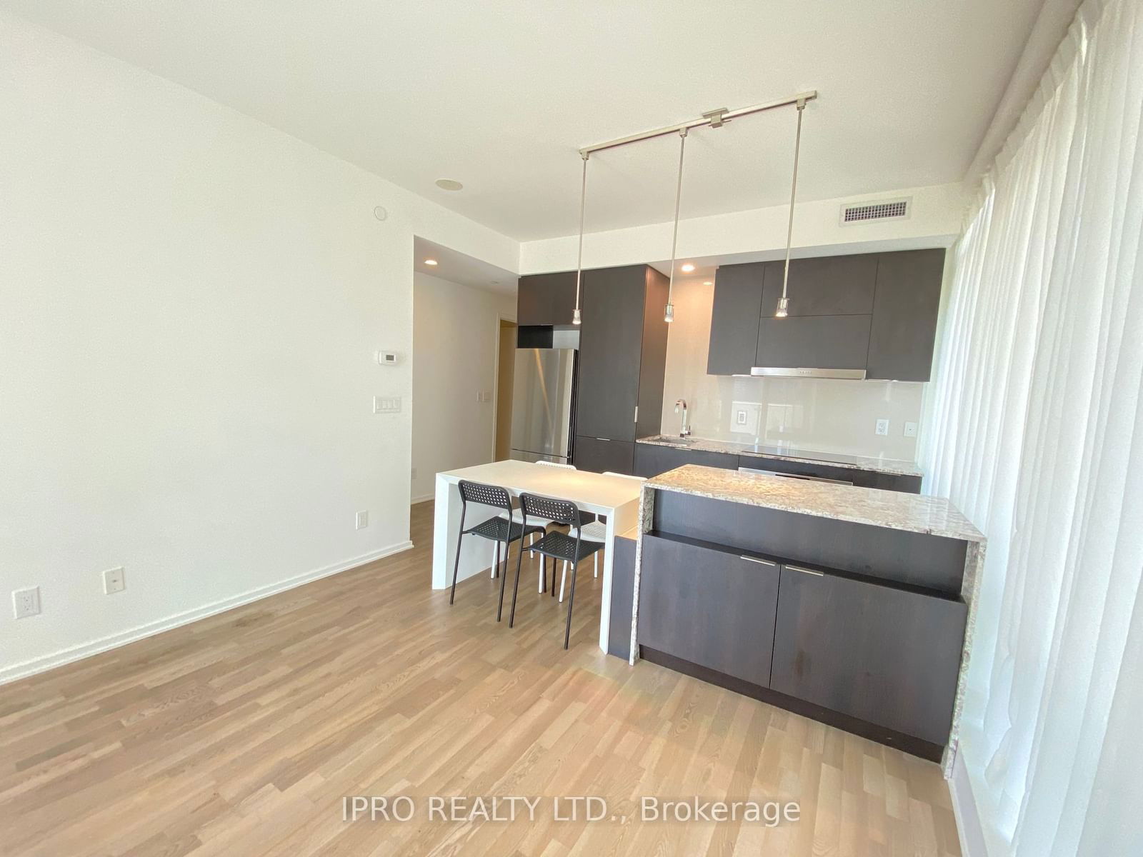 1 Bloor St E, unit 1004 for rent